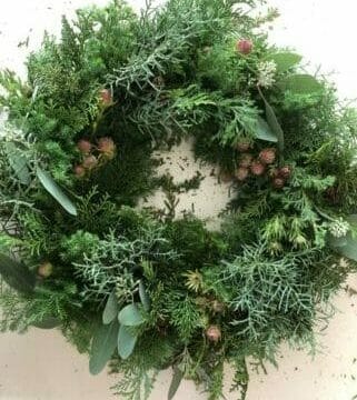 クリスマスリース 生の針葉樹